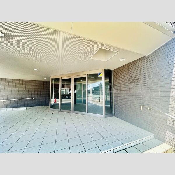 13/13 エントランス