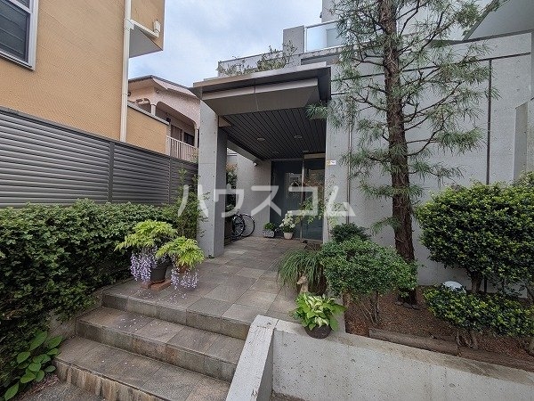 18/24 エントランス