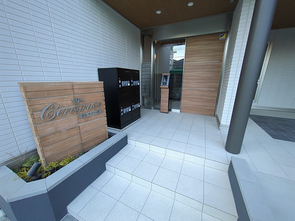 21/30 エントランス