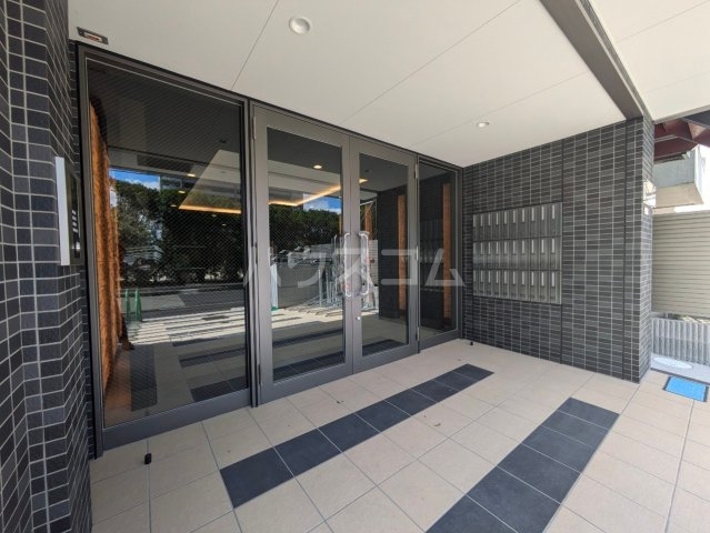 28/30 エントランス