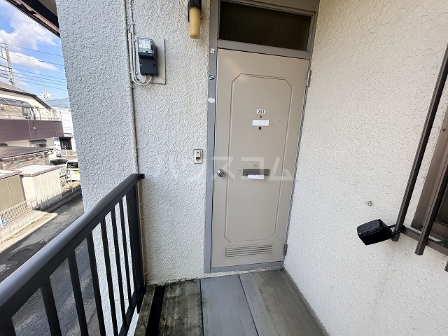 27/30 エントランス