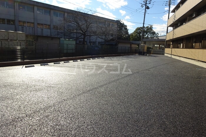 19/23 駐車場
