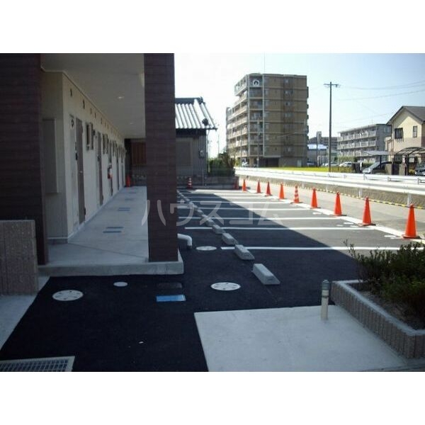 17/17 駐車場