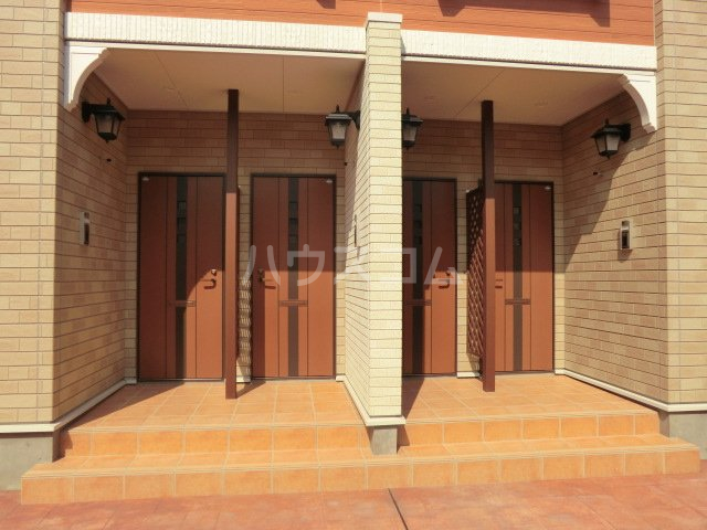 26/30 エントランス