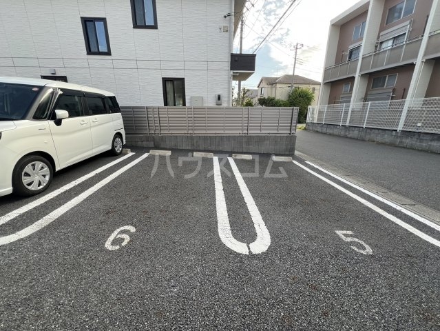 27/30 駐車場