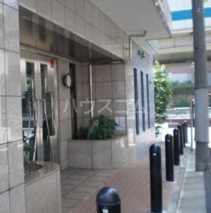 27/30 エントランス