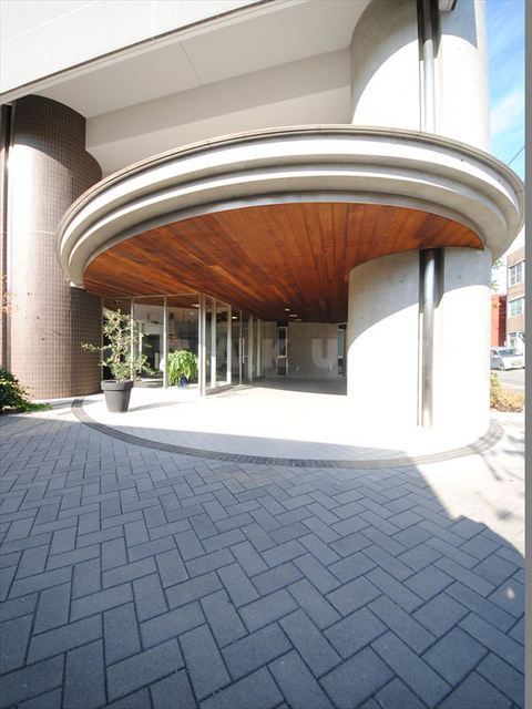 25/30 エントランス