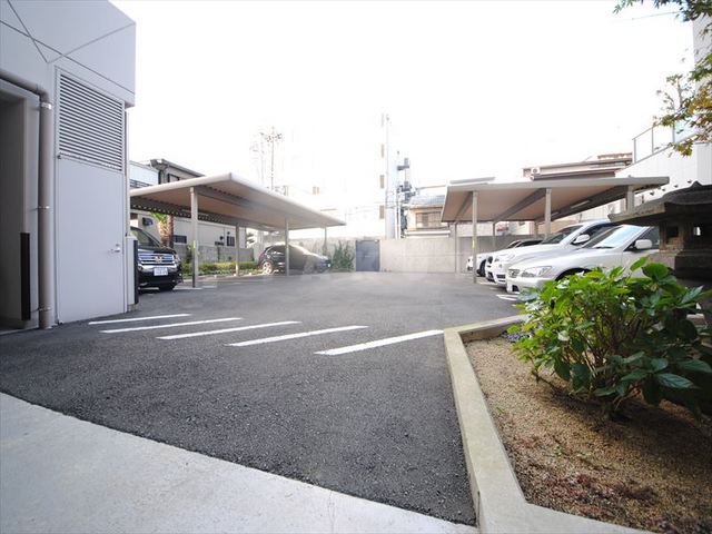 26/30 駐車場
