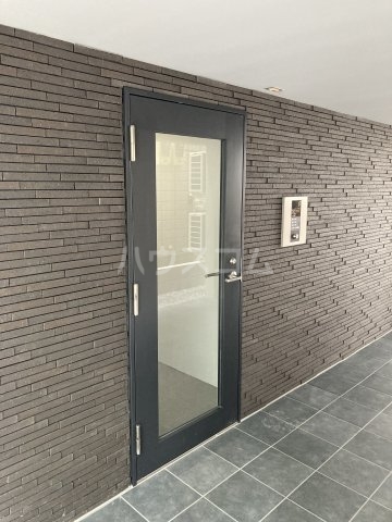 25/30 エントランス