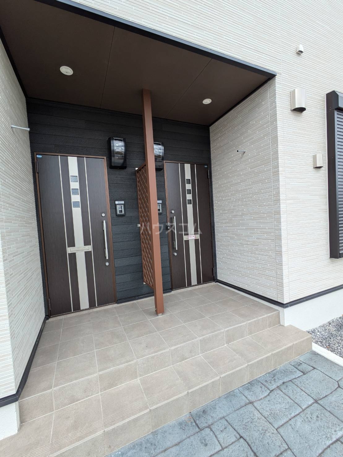 26/30 エントランス