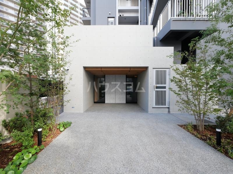 18/24 エントランス