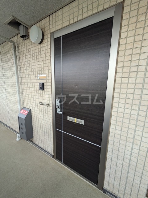 27/30 エントランス