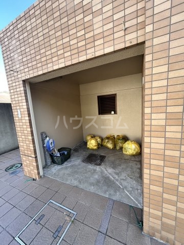 2/4 エントランス