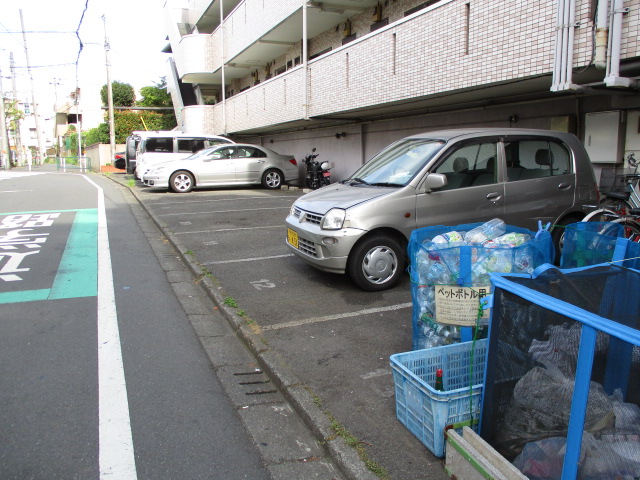 2/4 駐車場