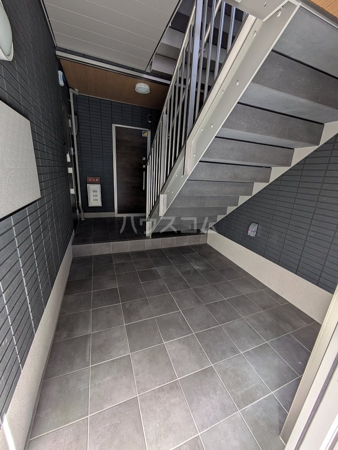 22/27 エントランス