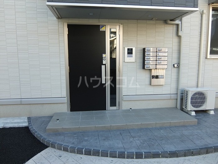 24/25 エントランス