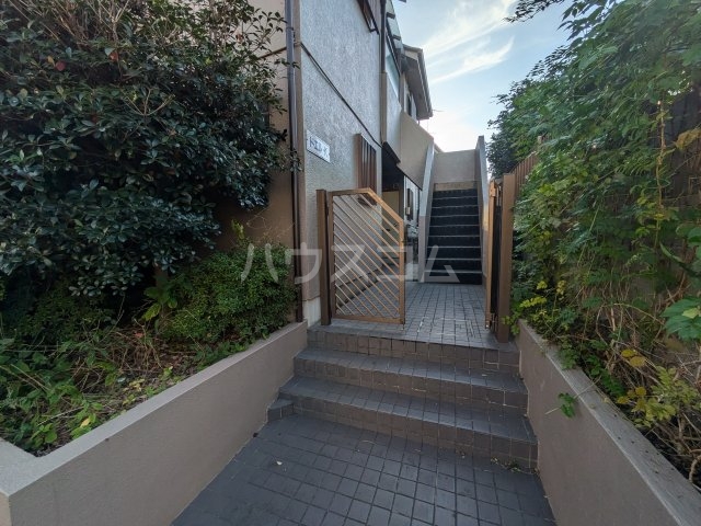 25/30 エントランス