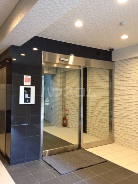 20/30 エントランス