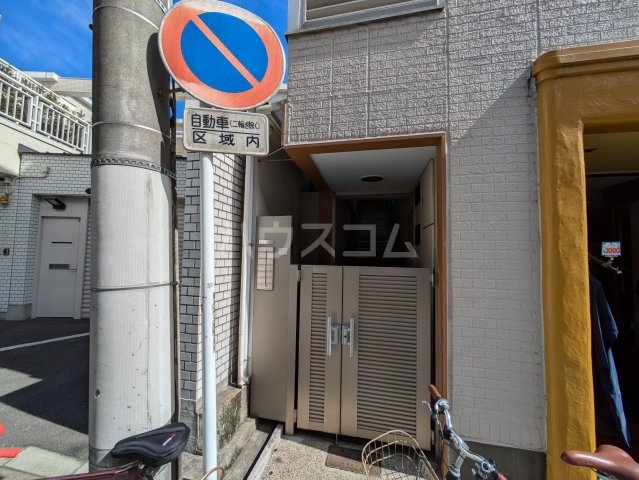 28/29 エントランス