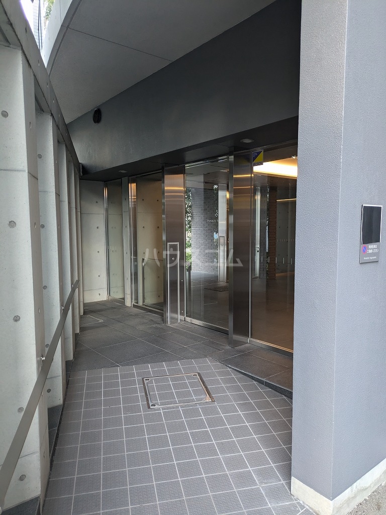 19/26 エントランス