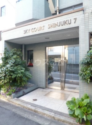 22/27 エントランス