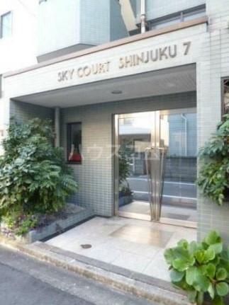 23/27 エントランス