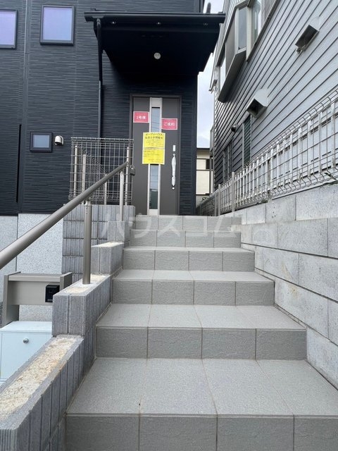 28/30 エントランス