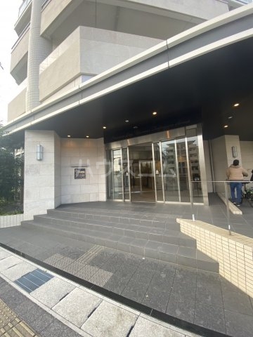 27/30 エントランス