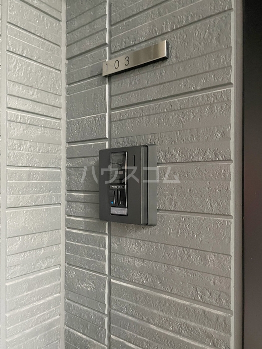 23/30 エントランス