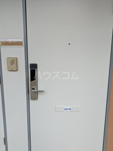 19/30 エントランス
