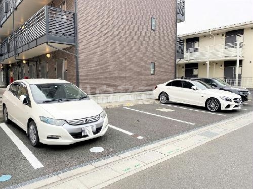 2/3 駐車場
