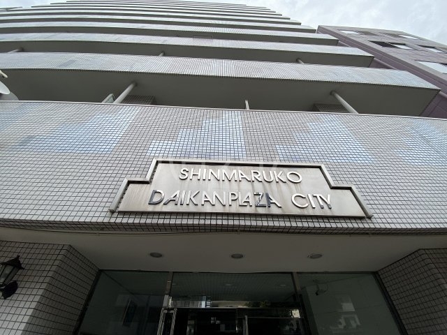 21/23 エントランス