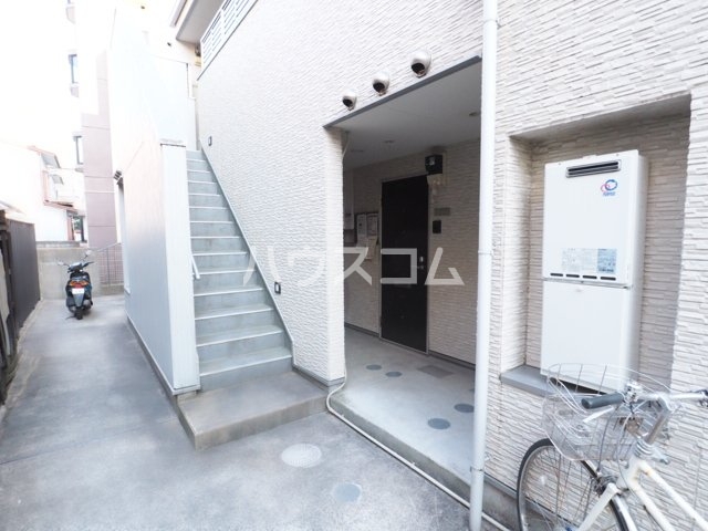 28/30 エントランス