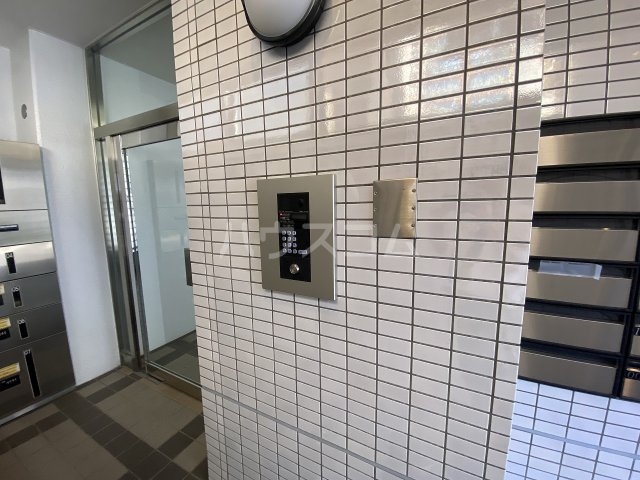 17/26 エントランス