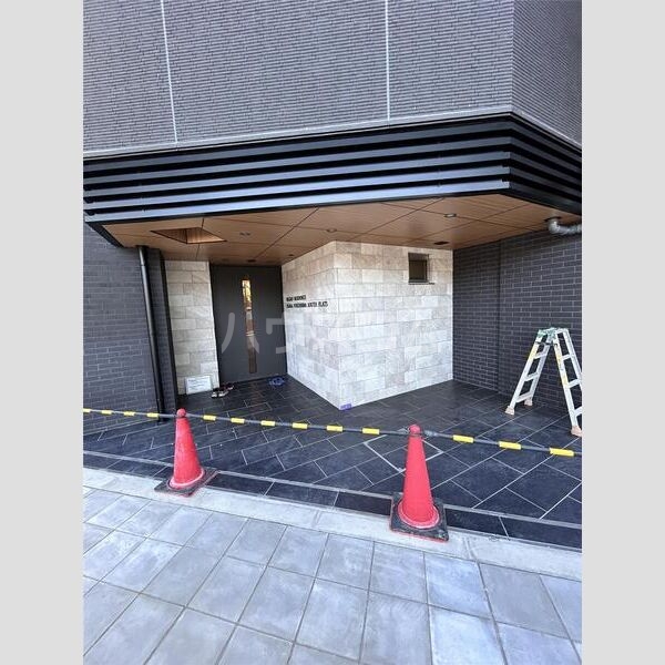 21/30 エントランス