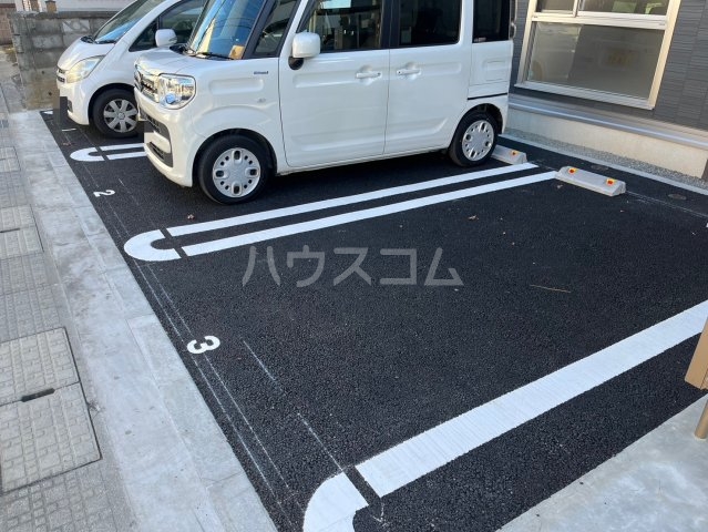 28/30 駐車場