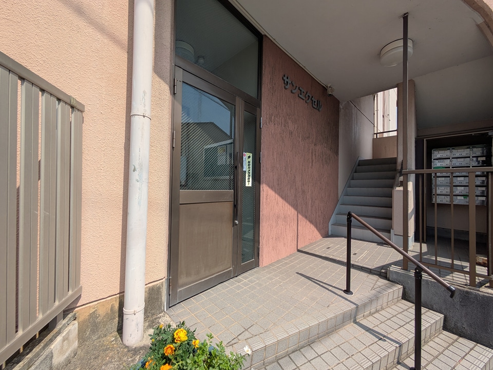 21/23 エントランス