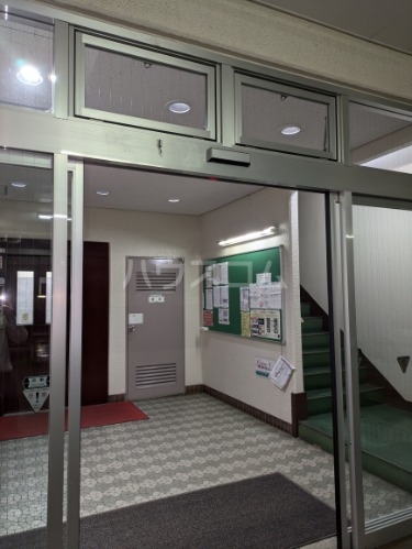 22/30 エントランス