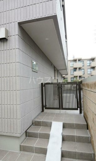 22/30 エントランス