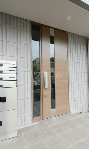 24/30 エントランス