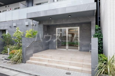 18/27 エントランス