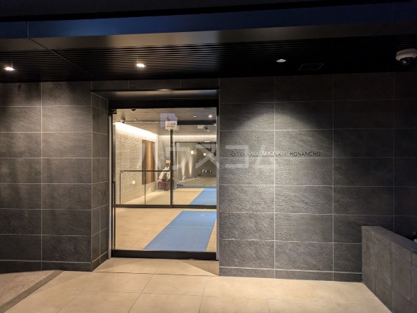 21/22 エントランス