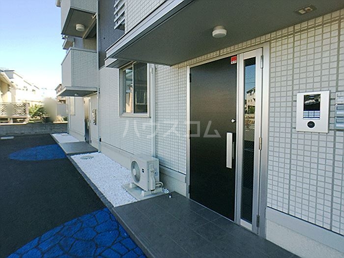 18/29 エントランス