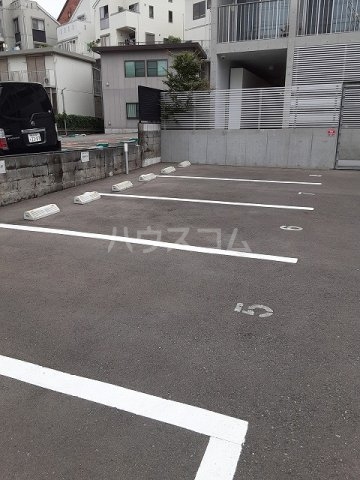 22/28 駐車場