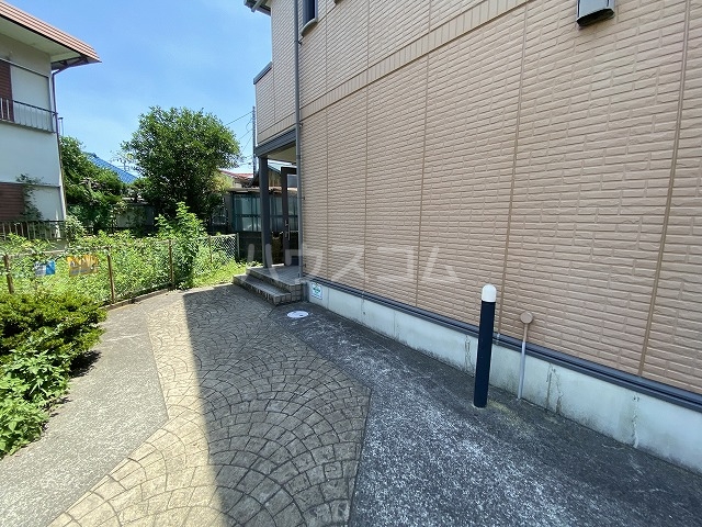 27/30 エントランス