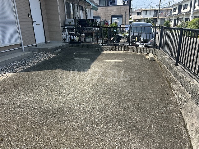 2/4 駐車場