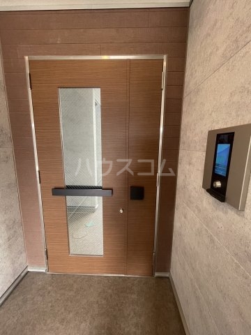 23/30 エントランス