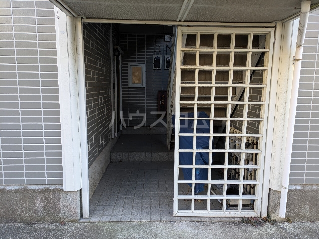 24/27 エントランス