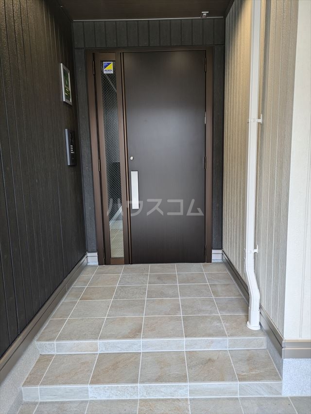 21/30 エントランス