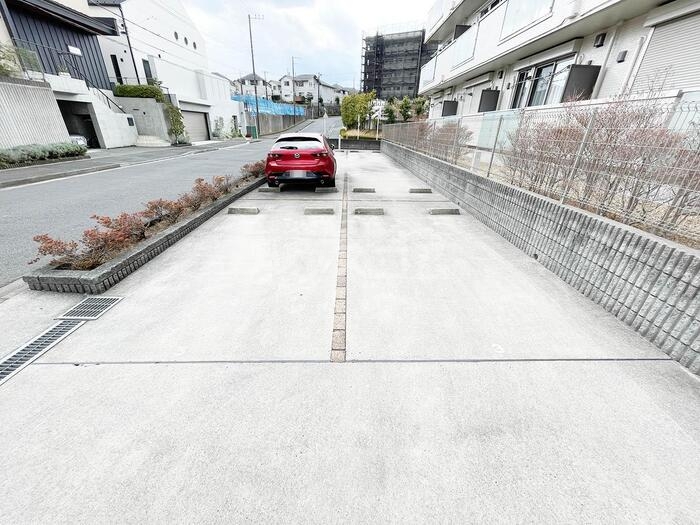 21/26 駐車場